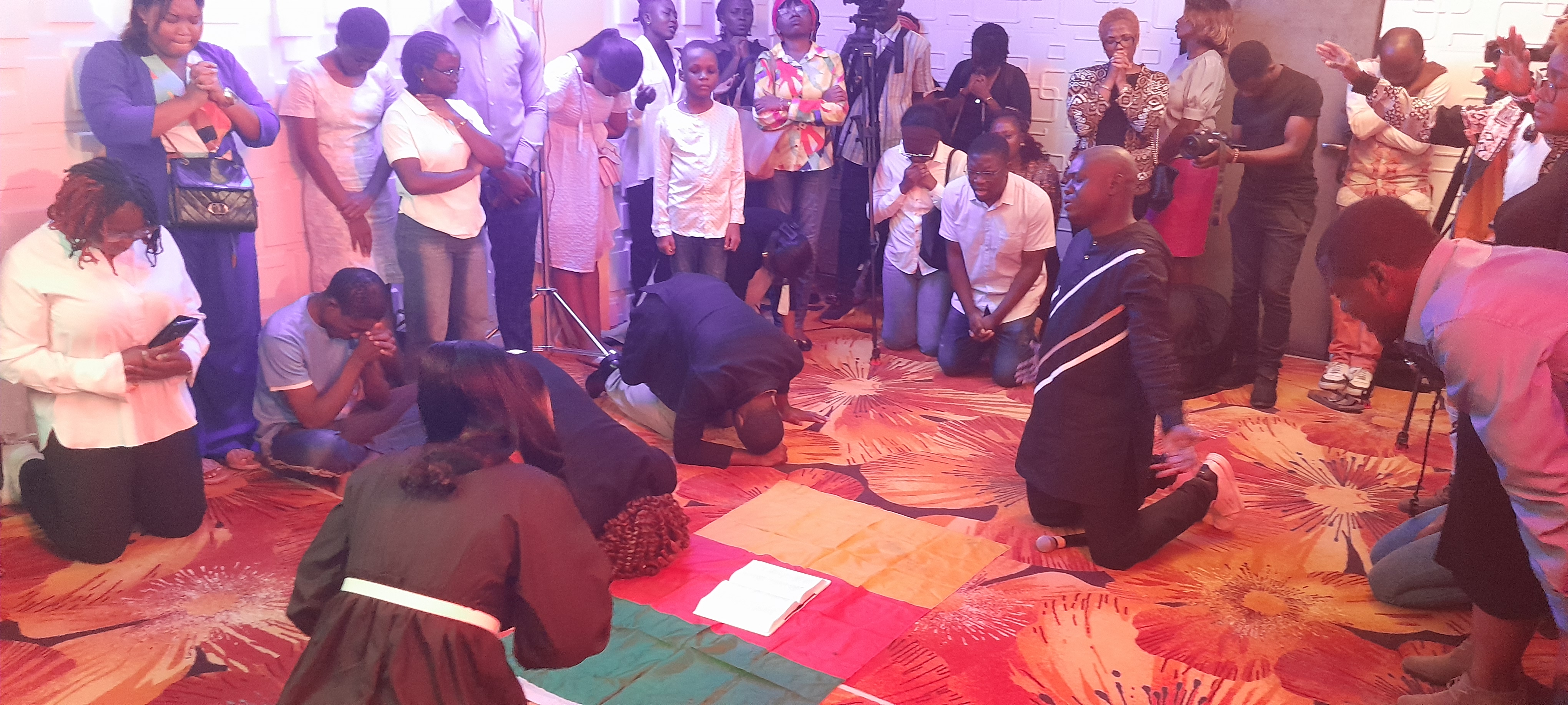 Stand-Up In Worship Act 2: A memorable evening of worship at the Heal the Land Center – Douala 5th