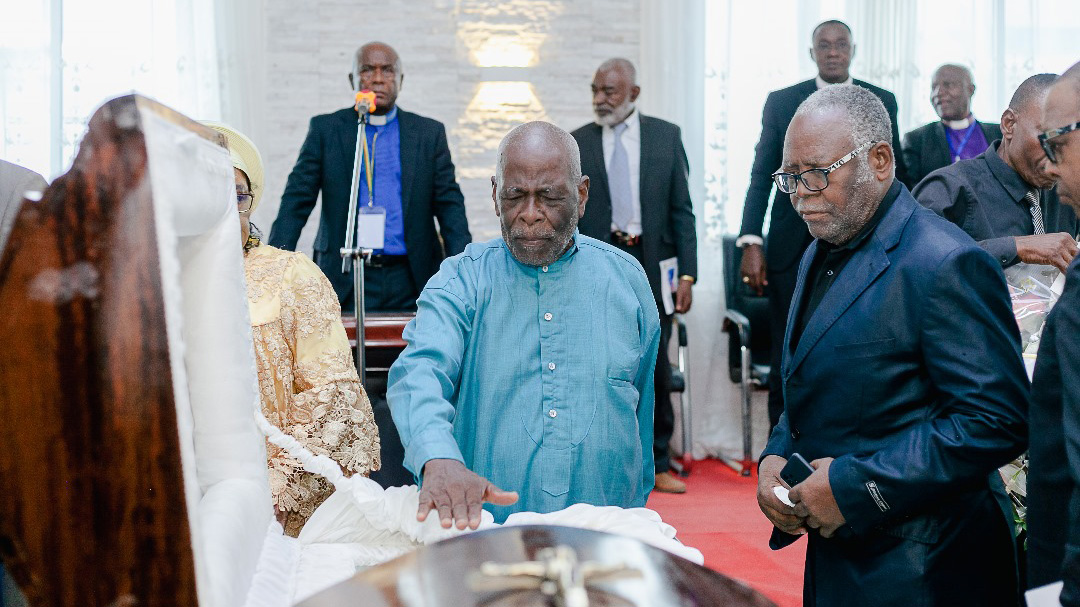 Rév. Past. E. Makembe élevé Maréchal de l&rsquo;&Eacute;ternel par ses p&egrave;res